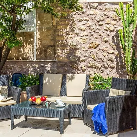 Villa Sleeps 8 With Pool And Air Con *