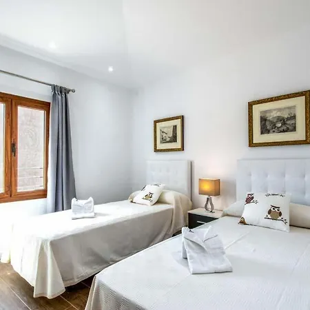 Sleeps 8 With Pool And Air Con Pollença