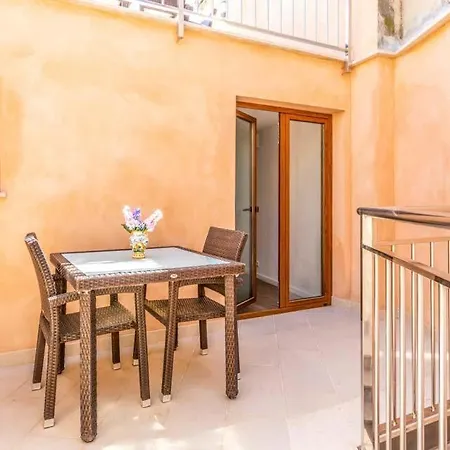 Sleeps 8 With Pool And Air Con Villa