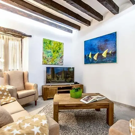 Sleeps 8 With Pool And Air Con Pollença