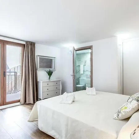 Sleeps 8 With Pool And Air Con Villa *