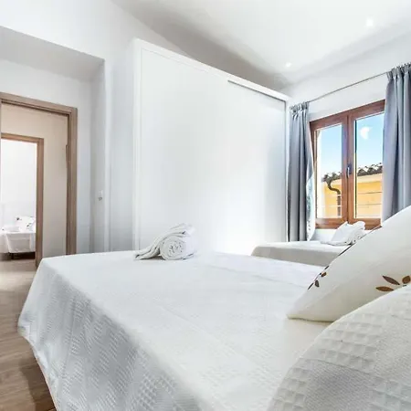 Sleeps 8 With Pool And Air Con *