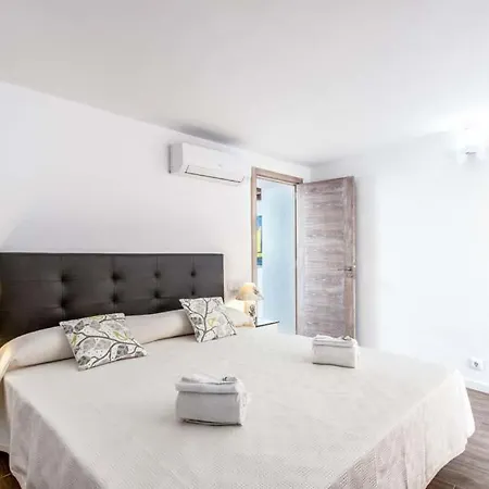 Villa Sleeps 8 With Pool And Air Con Pollenca